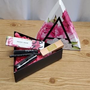 NEW IN BOX.. Avon makeup "A" Box